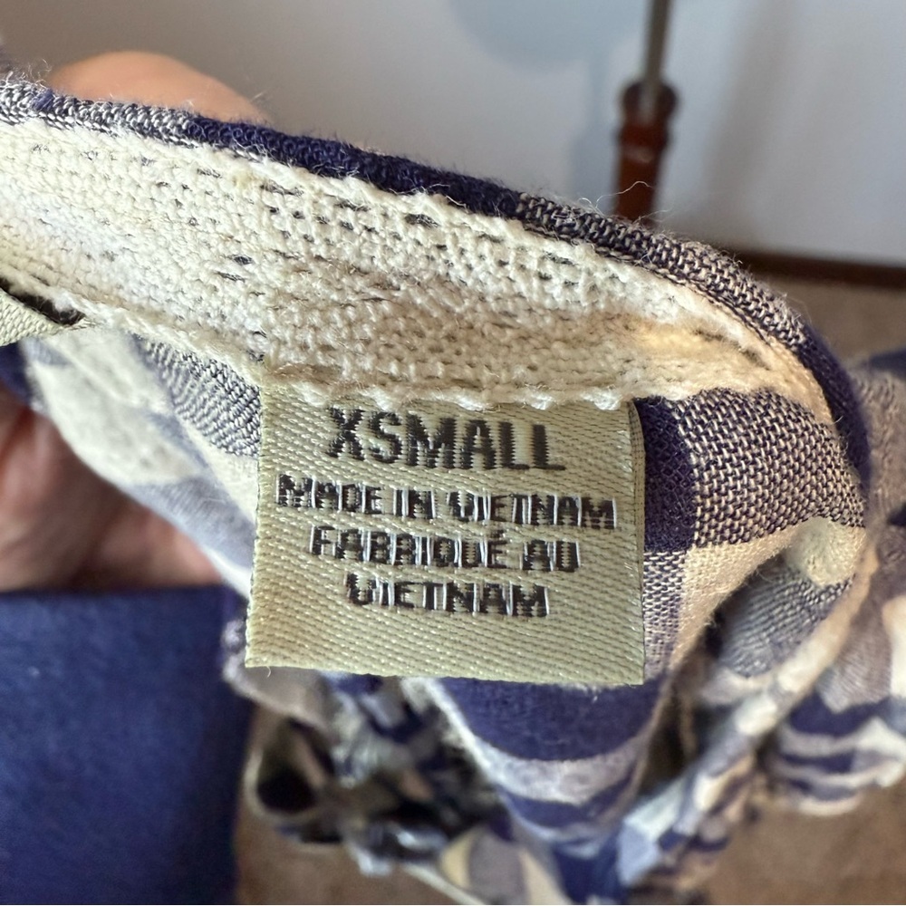 Navy and White Checkered Sleeveless Top - Picture 6 of 6